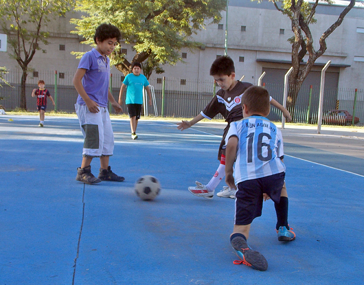 Teach Kids Football in Argentina