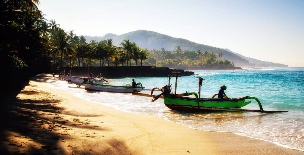 18268 - Indonesia - Boats on Beach