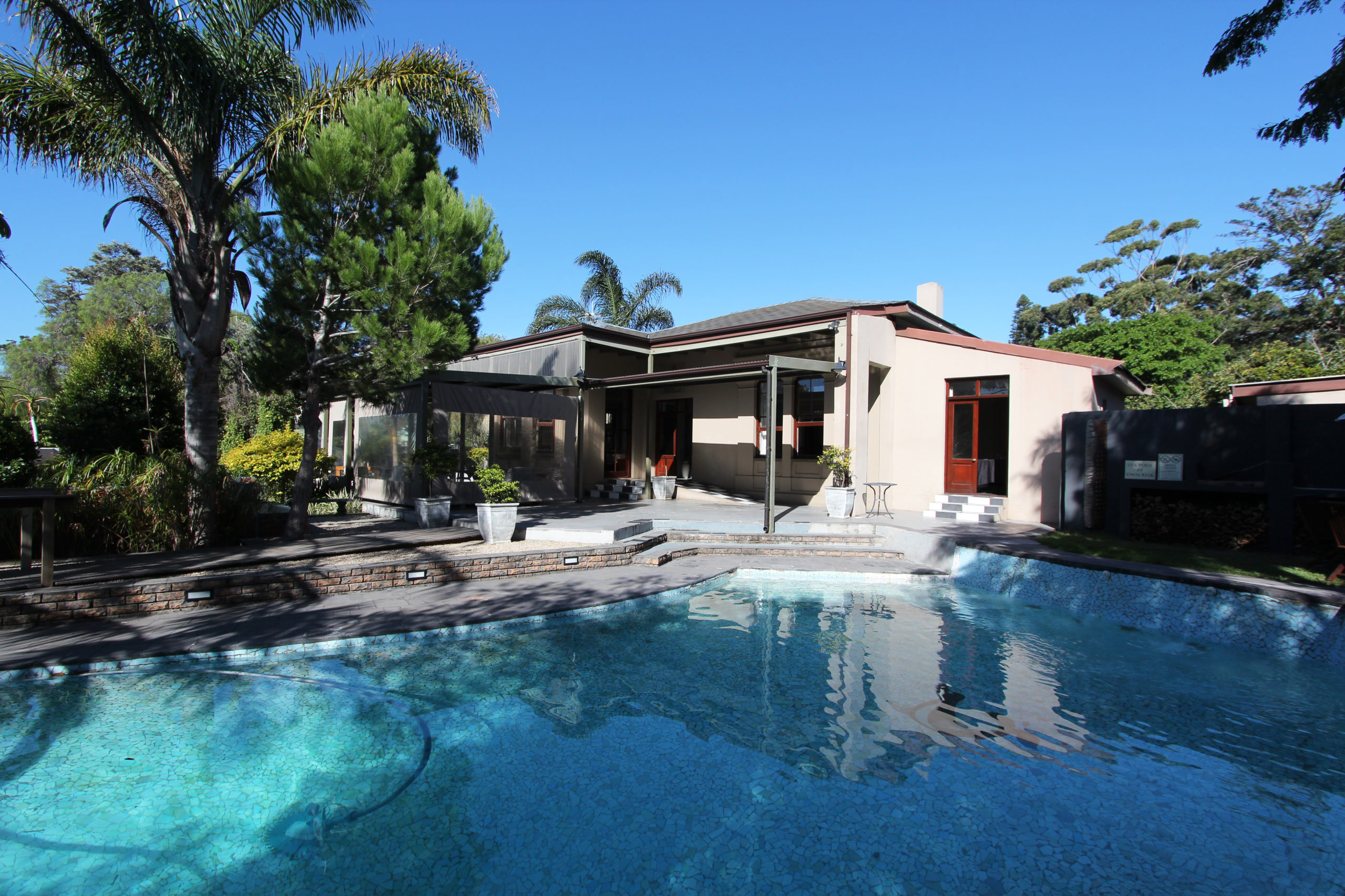 Ibhayi Guest Lodge-Pool