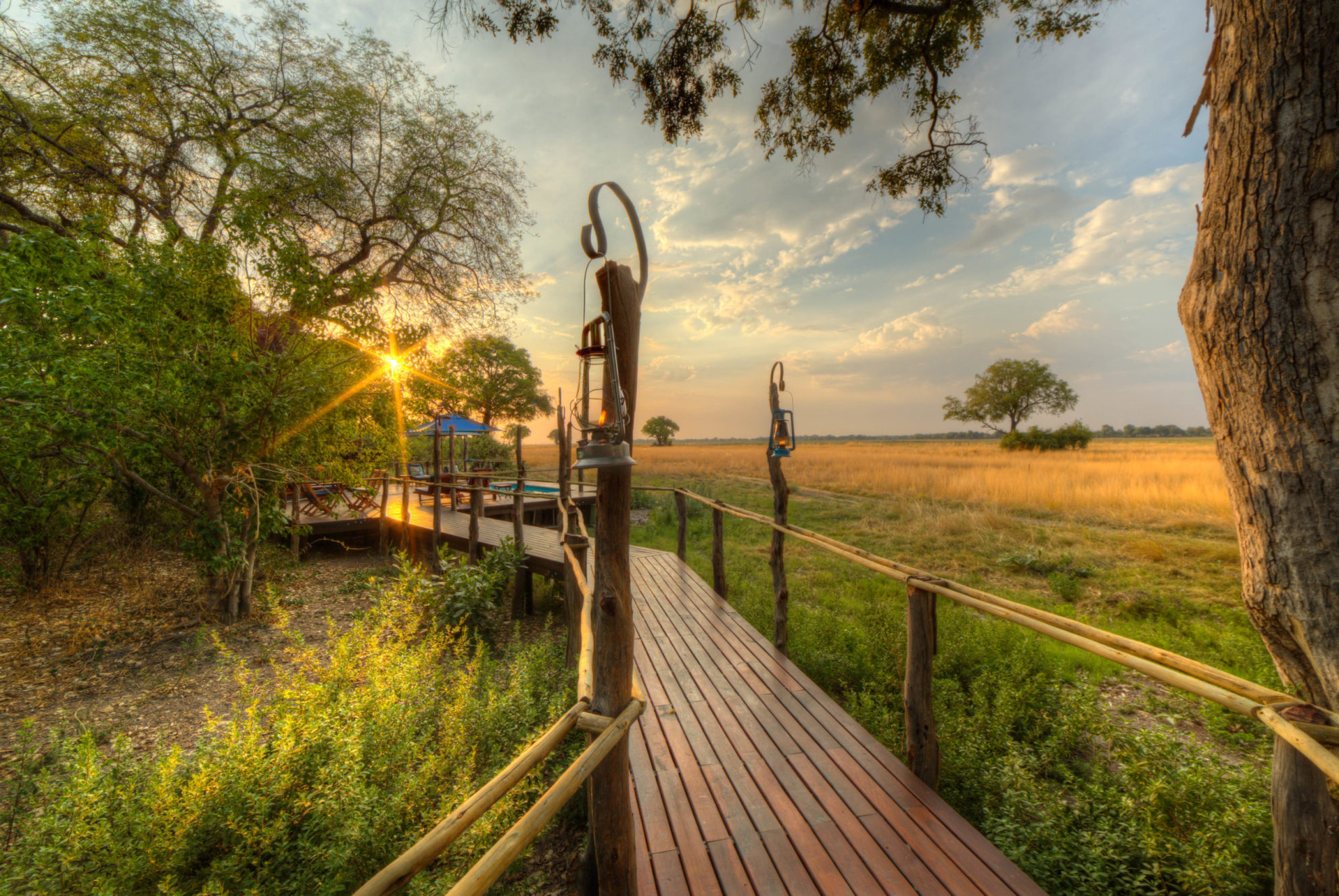 Botswana - Moremi Game Reserve - 1553 - Kadizora Camp walkway