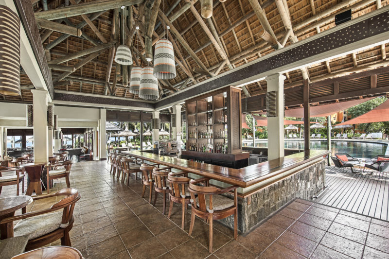 Mauritius - South Coast - 3996 - Heritage Awali - Restaurant Zenzibar - Bar area and seating