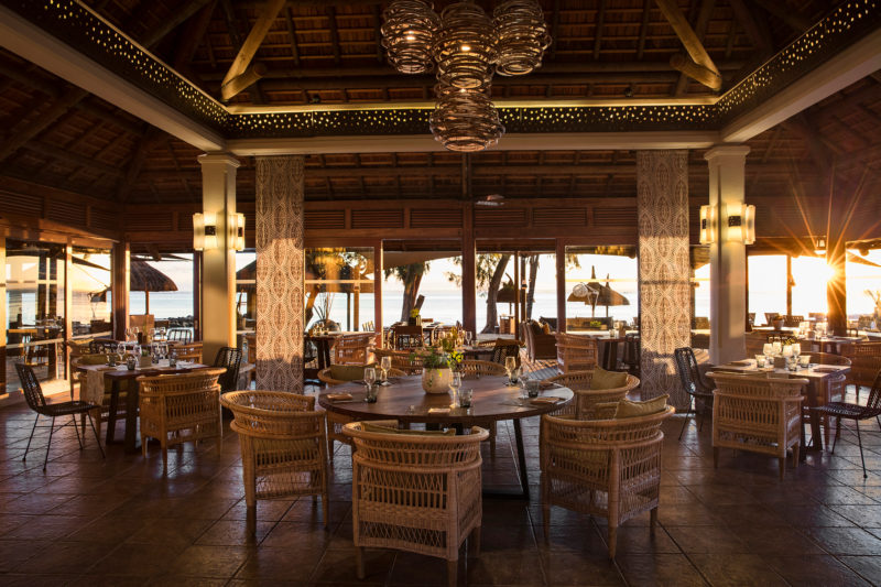 Mauritius - South Coast - 3996 - Heritage Awali - Savana Restaurant - Dining at sunset