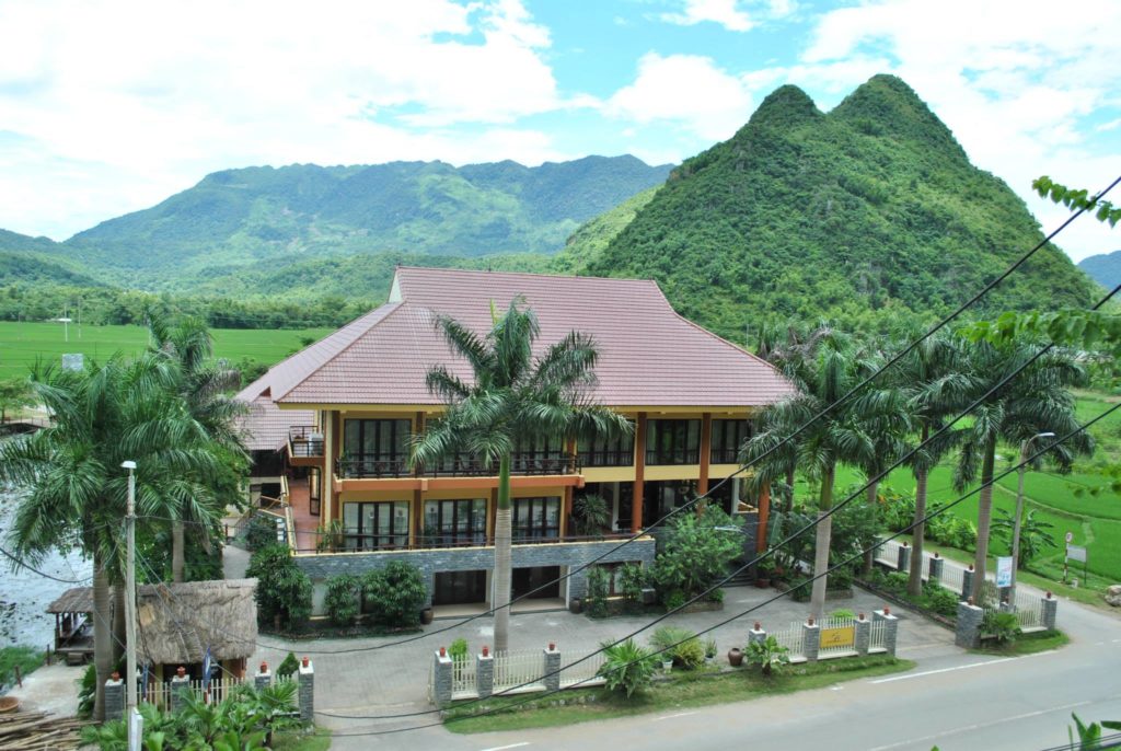Vietnam - Mai Chau - 16103 - Exterior of hotel