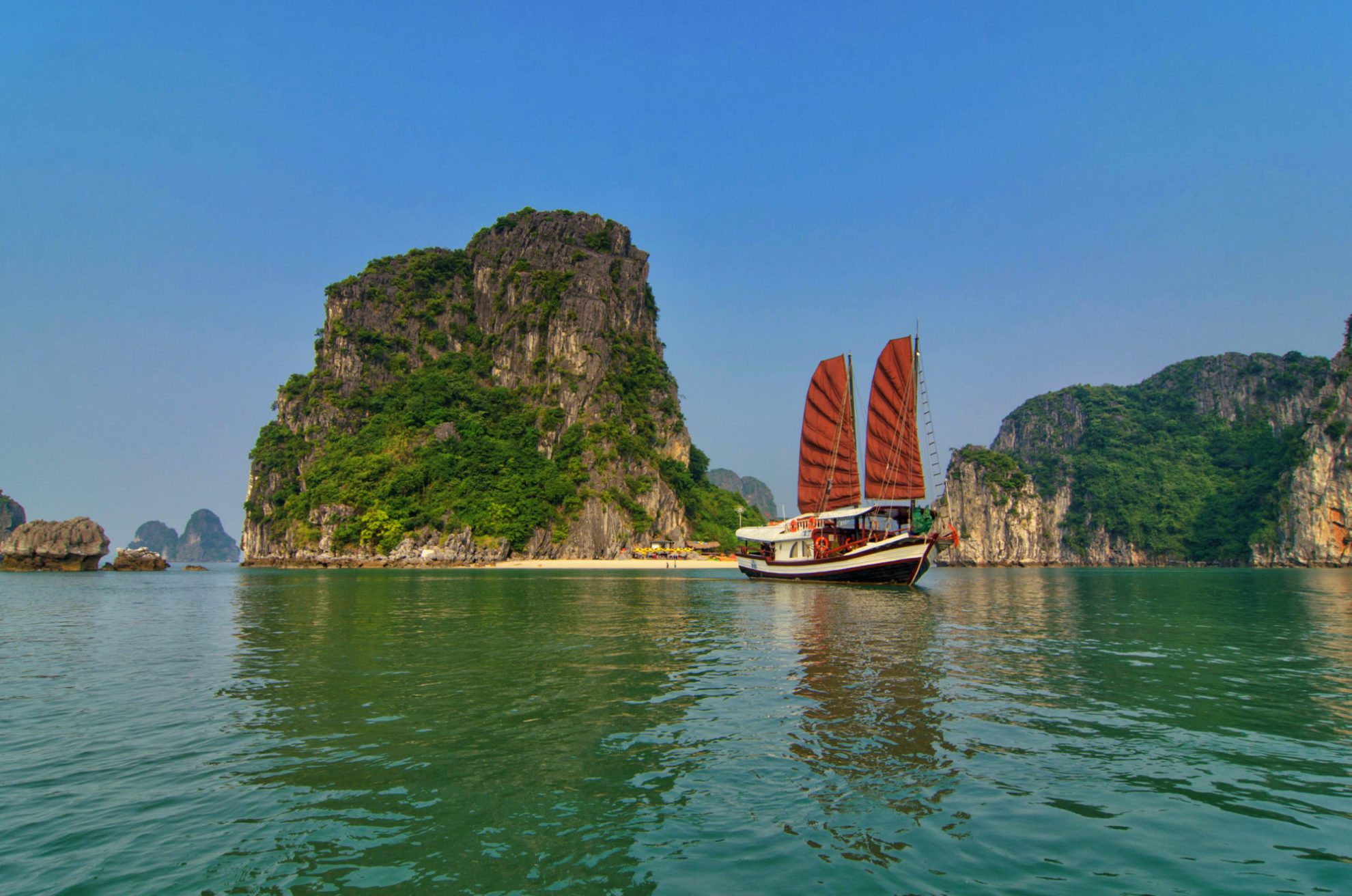 Ha Long - Vietnam - 16103 - L'amour Junk