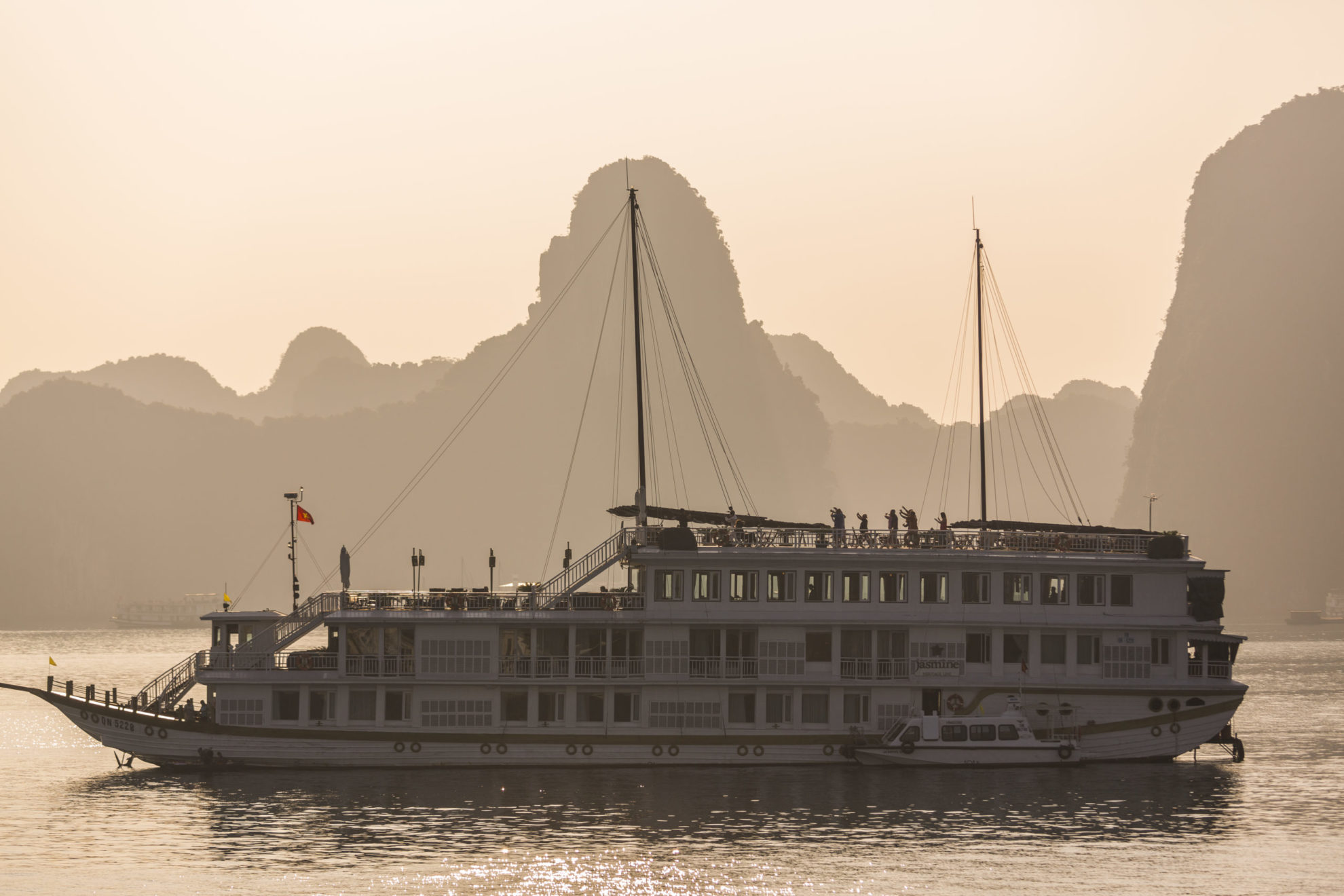 Vietnam - Ha Long - 16103 - Sailing