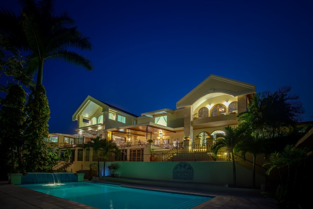 Belize - Cayo District - 10024 - San Ignacio Resort Hotel at night