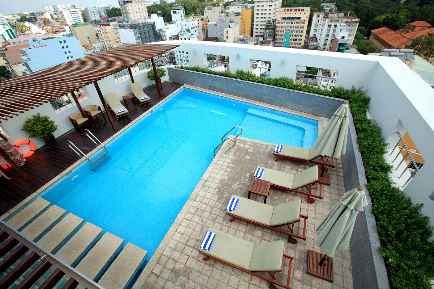 Vietnam - Ho Chi Minh City - 16103 - Rooftop pool