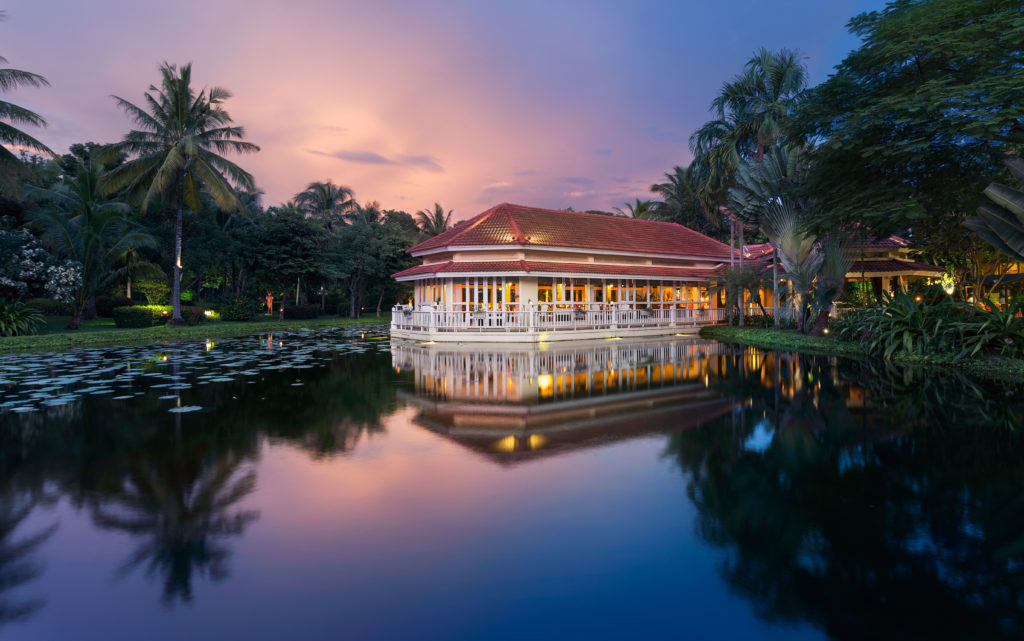 Cambodia - Siem Reap - 18260 - Restaurant overlooking pool