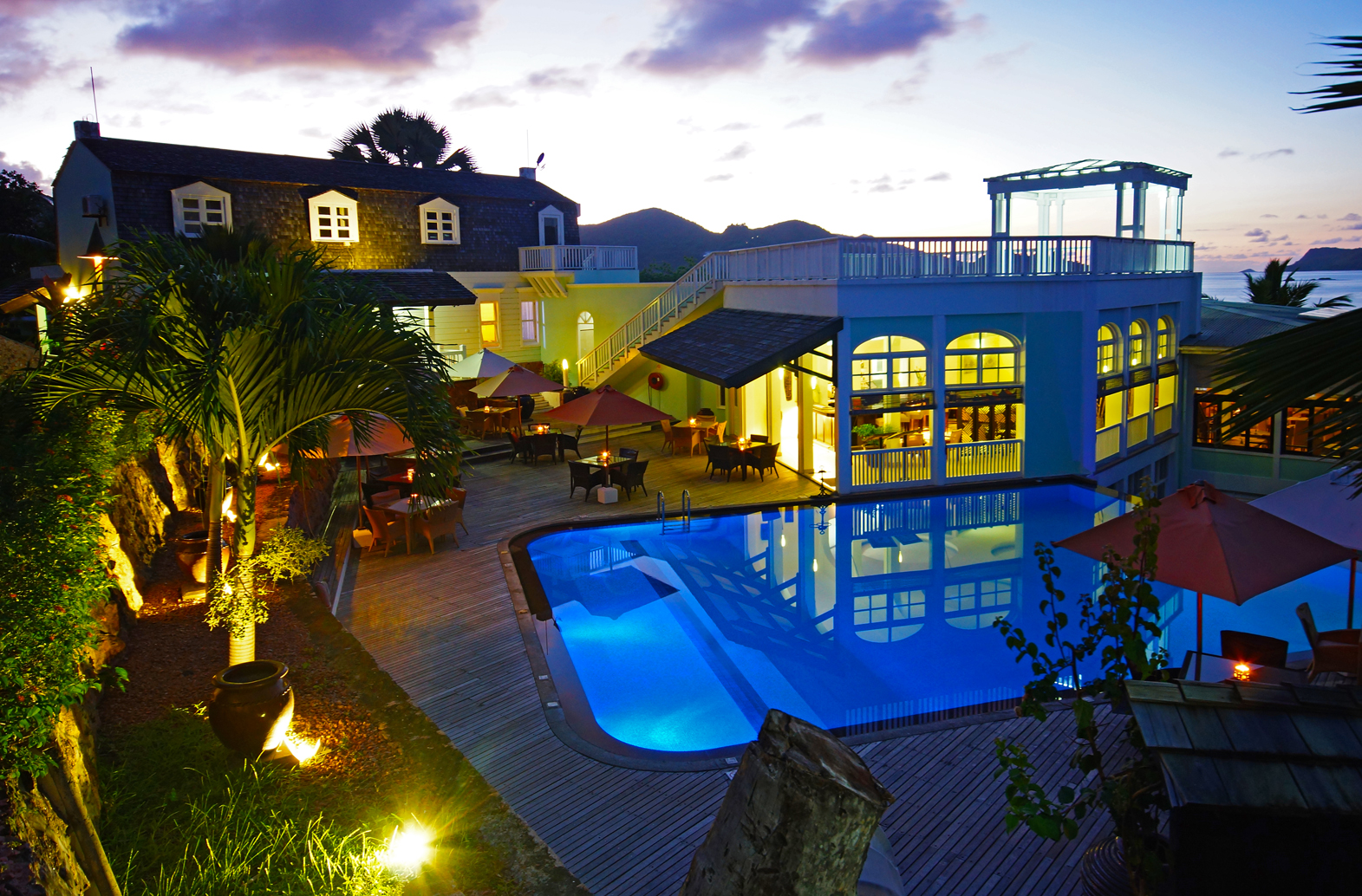 Seychelles - Praslin Island - 1554 - Hotel L'Archipel at night