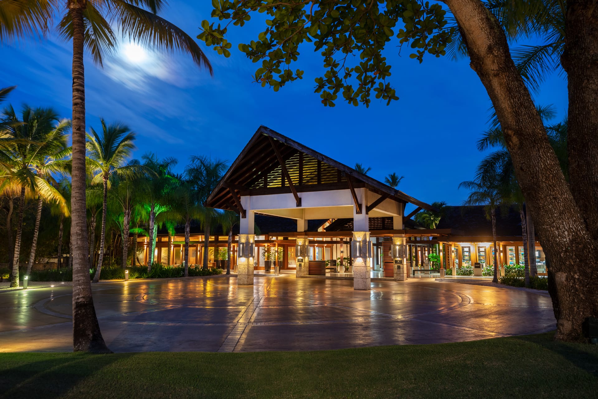 Dominican Rep La Romana - 1566 - Casa de Campo Resort & Villas at night