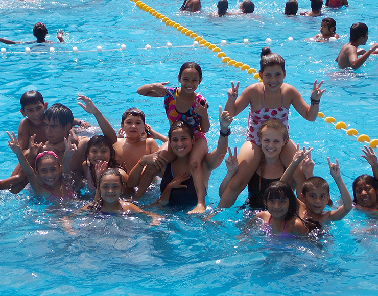 Teach kids swimming in Argentina